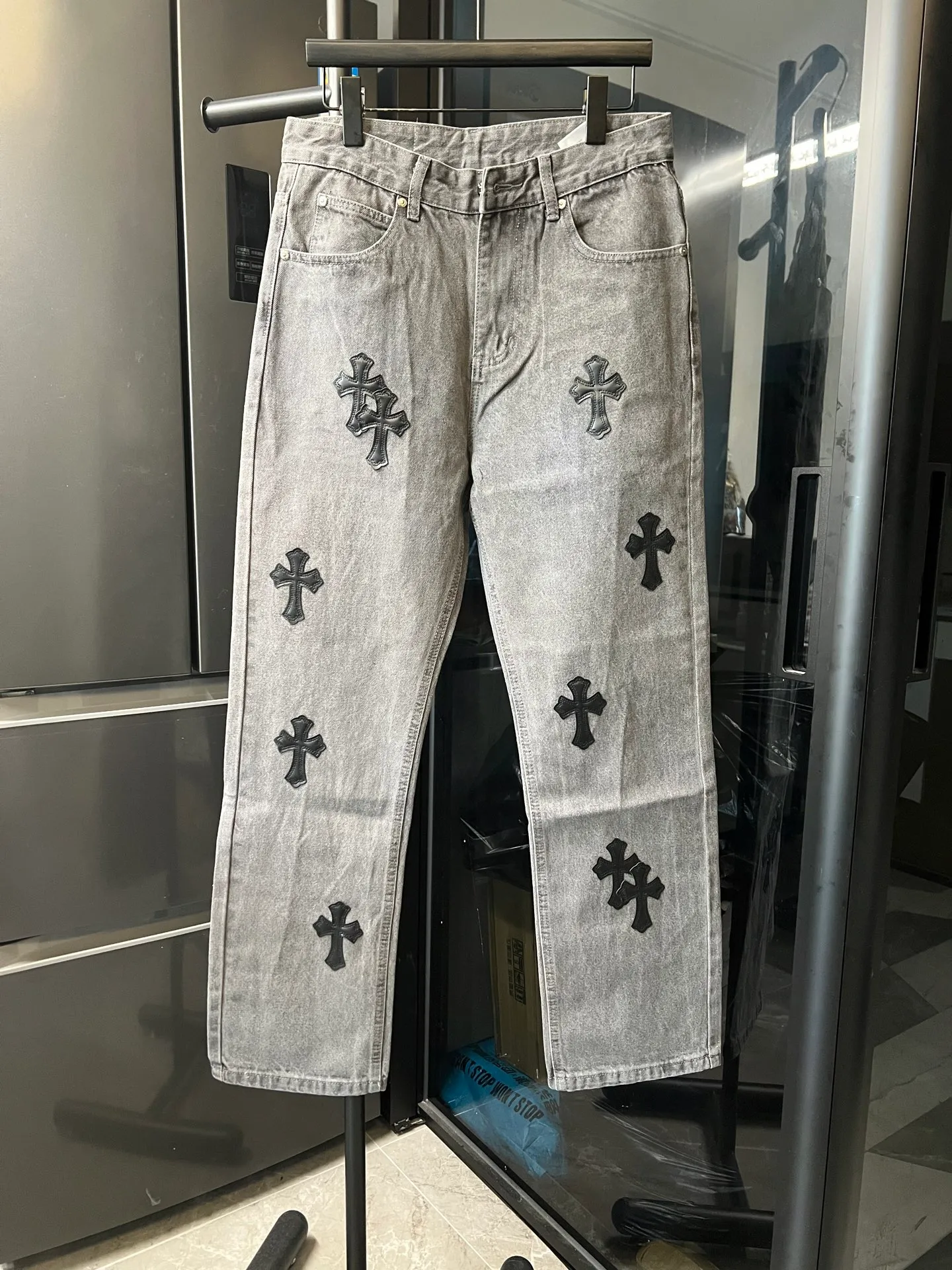 P240 [next day] Chrome Hearts/Chrome Heart CH iron gray and black and leather retro jeans (grey) Size: 30 32 34 36 (corresponding to s-xxl) Detailed sizes can be found in Figure 9